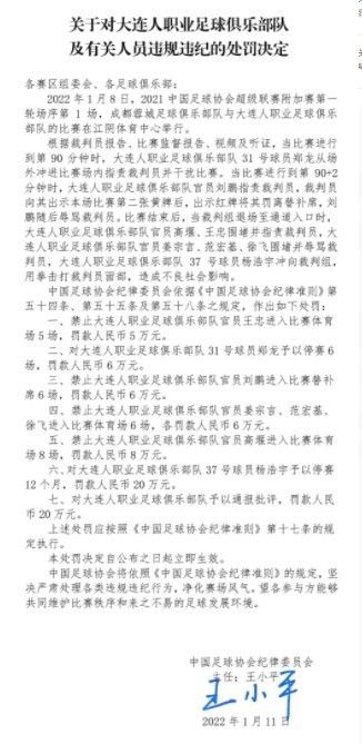 清末，秦晨风父亲率领的生物考查队遭神秘怪龙攻击，全员掉踪。父亲好友徐元生天价赏金召集一支鱼龙稠浊的捕龙队进山，秦晨风同往寻龙救父。一路上诡事频发，捕龙勇士们在巨型章鱼怪的疯狂掠食下九死平生，又在荒原秘境中遭受伥鬼作怪古树食人，尸蜱虫吸血恶龙捕杀等危机，惊骇让他们同室操戈。秦晨风等人在紊乱中被神秘部落绑架，却不测得知了这趟屠龙之行隐藏的复仇杀机。期待他们的，事实是恶龙仍是神龙？造成这场残酷搏斗的幕后黑手事实是谁？一场人龙匹敌的大难行将扯开诡计的假面……